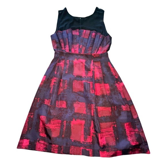 Stunning Silk Women’s Black & Fuchsia Formal Dress - Picture 3 of 9